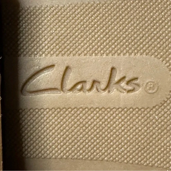 Clarks Leather Sarafyna Iris Comfort Loafers in Cream - Picture 8 of 9